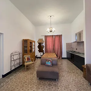 La Casa Cuadrada Homestay